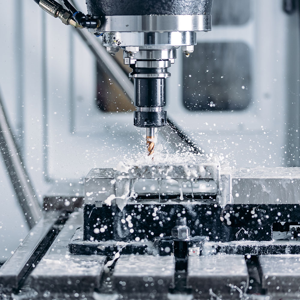 Inżynier przy maszynie CNC - Trafica Tech